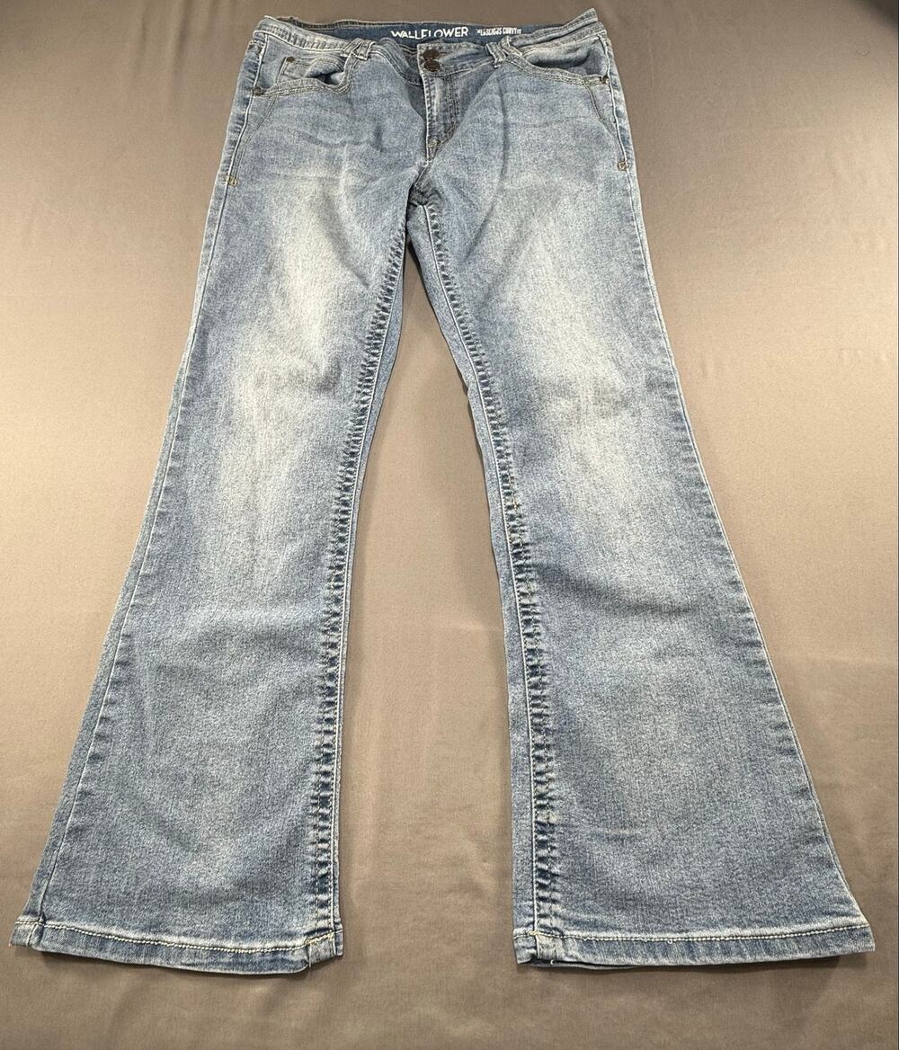 WallFlower Luscious Curvy Flare Jeans Juniors Size 13 Short Light Wash Stretch